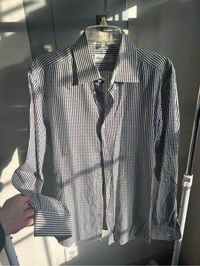 Like new Robert Graham black-and-white long sleeve button down size large